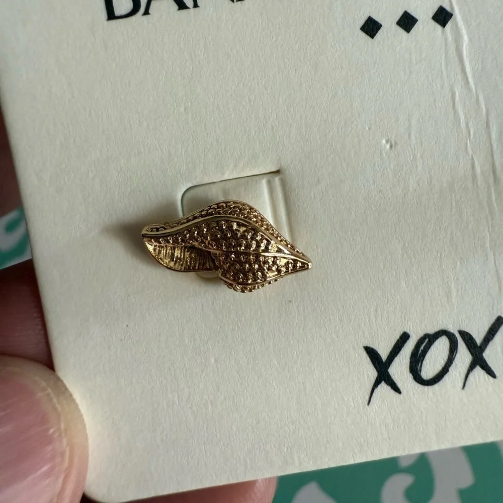 Banana Republic Gold-Tone Seashells Stud Earrings. New with tags